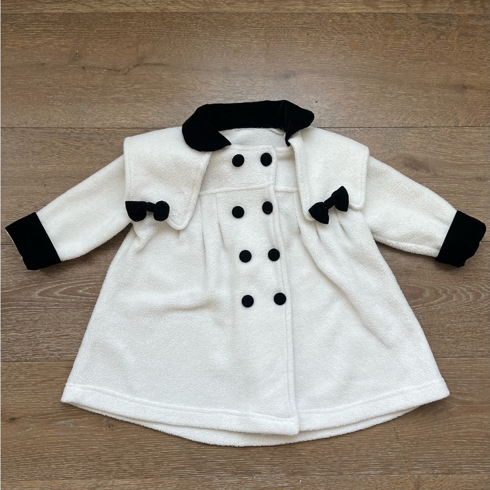 Beautiful Rare Vintage Girl Coat with collar and bows in Ivory | size 2/3Y